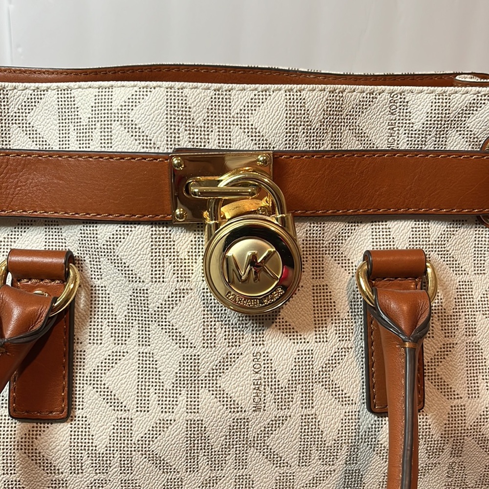 Michael Kors Hamilton Monogram With Matching Wallet - Picture 12 of 17